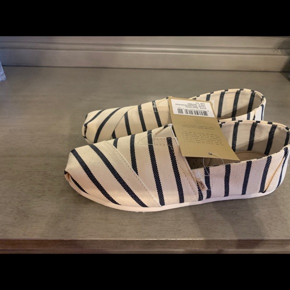 Shoes - Picture 3 of 3